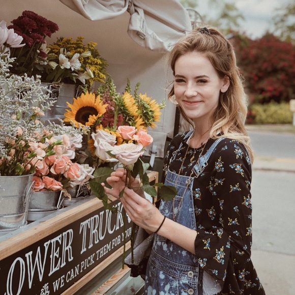 Meet your Posher, Rebecca - Picture 4 of 5